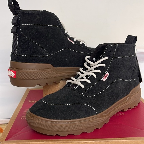 Vans WMNS Colfax Boot Mte-1
Gum/Black
VN000BCGW9Q
BOOTS Sneakers - Picture 9 of 16